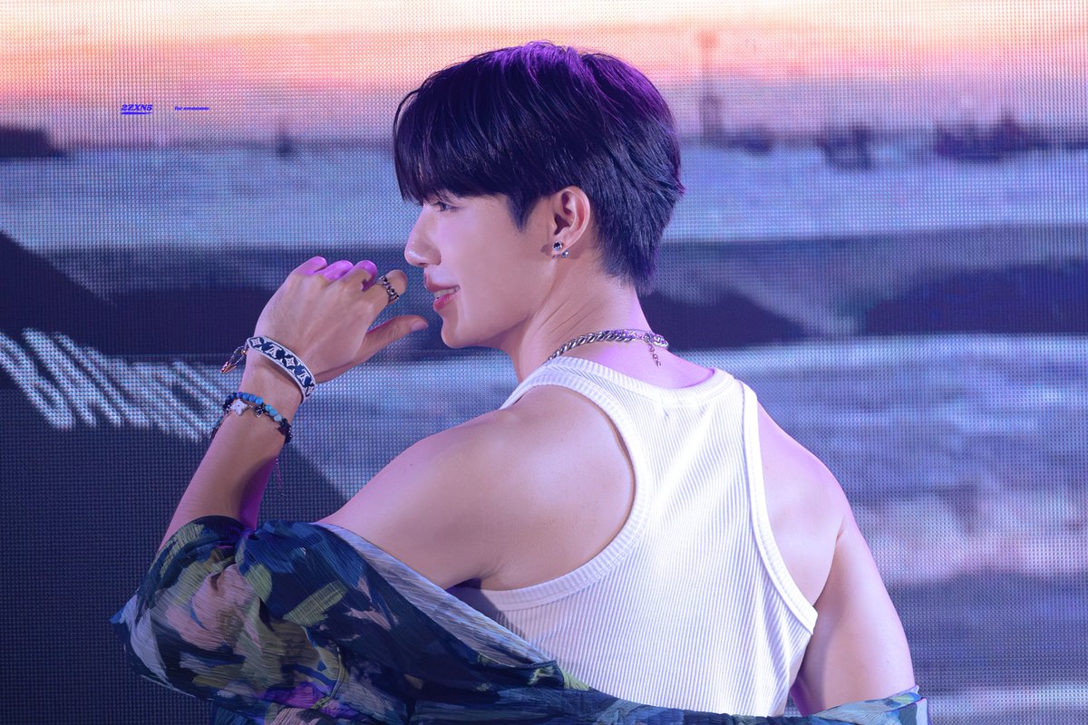 2ZXN5's tweet photo. ฮื่อออออออึก..ฮึกฮึกฮึกฮืออออออ ... ฮึก ..... ฮืออออออออฮึก…… ฮือ…… โฮ โฮ ฮือ …ฮือ ฮึก โฮฮึกฮืออออออ ... ฮึก ..... ฮืออออออออฮึก หล่อเกิ๊น…..

#10Sep23BirthdayToZeePruk https://t.co/QS3tUJiRyg