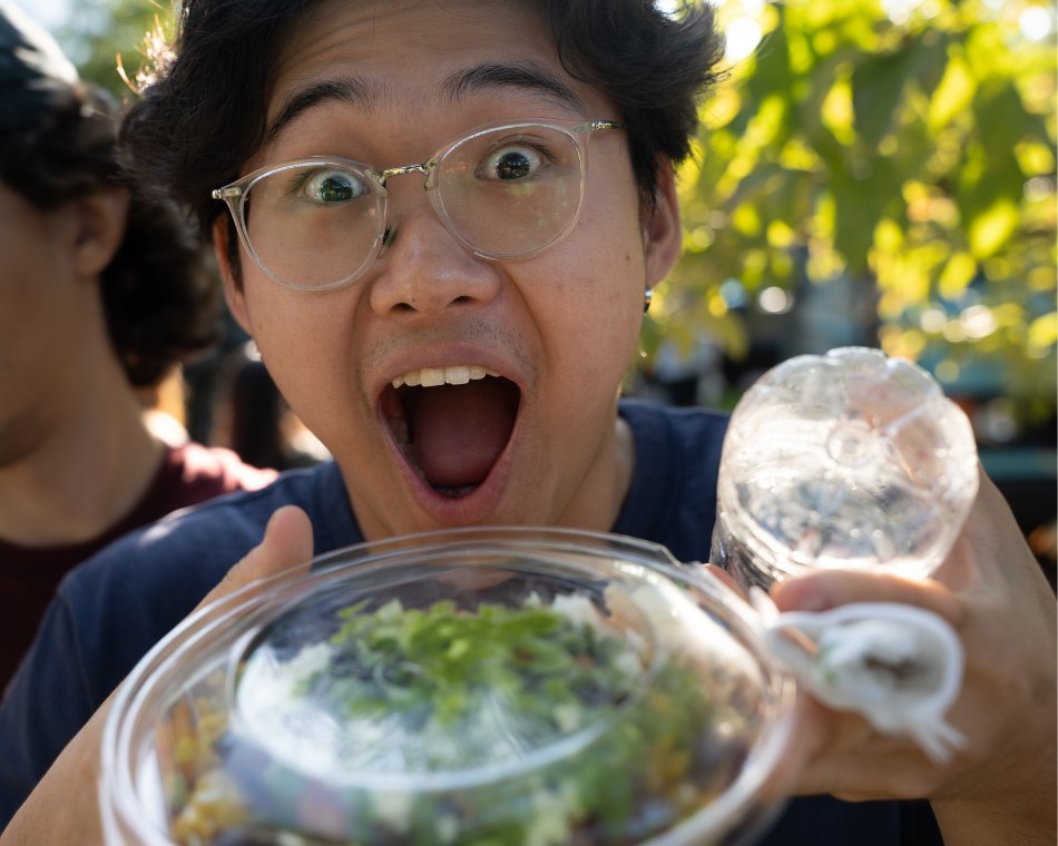 BUQuestrom's tweet photo. Photographs by FYSOP Program Manager Sebastiaan Bak (Questrom'25) - This past weekend the First Year Outreach Program clean up at Pope John Paul II Park was a success! #BUFYSOP #Questrom https://t.co/w1g9oKemqk
