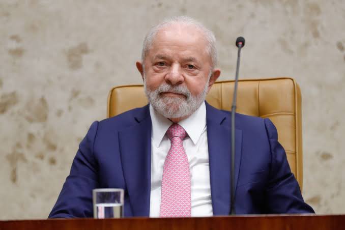 choquei's tweet photo. 🚨AGORA: Governo Lula libera R$ 239 milhões para socorrer os desabrigados do Rio Grande do Sul e Santa Catarina, em função das fortes enchentes causadas por um ciclone. https://t.co/nHXBwzMV4x