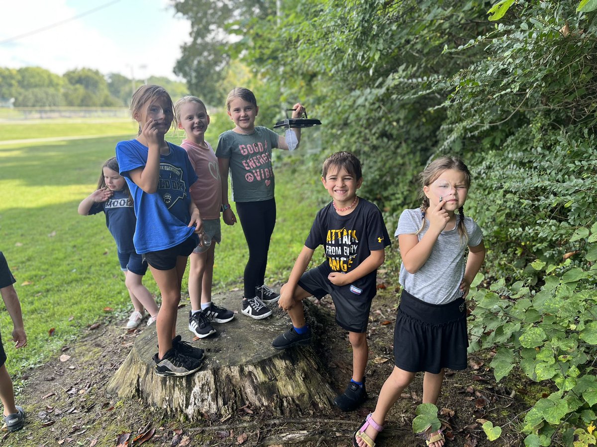 HH2ndG's tweet photo. Outdoor insect hunt at Hardin Park to end our insect read aloud unit. https://t.co/D9gTamuahC
