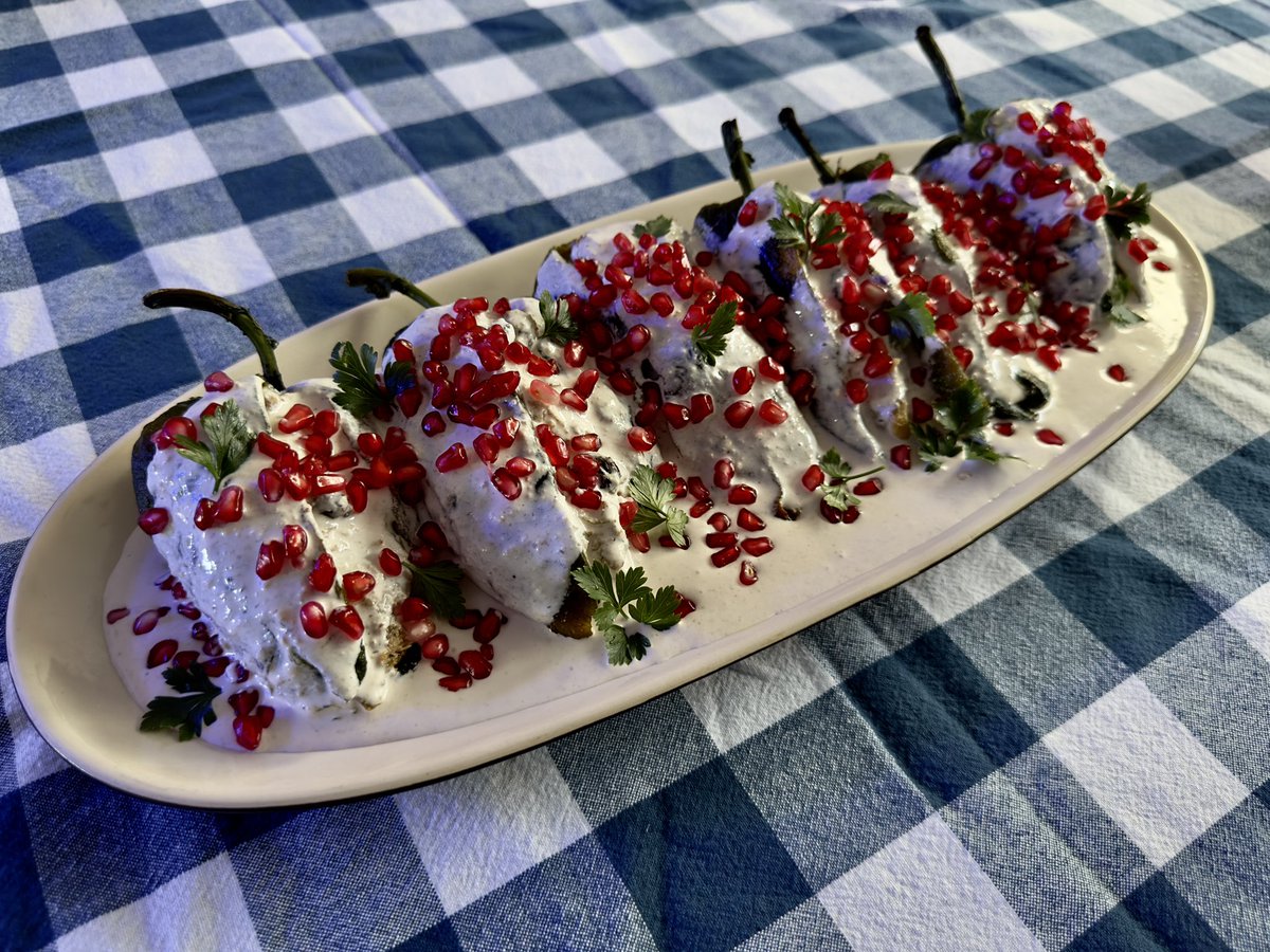 boyinc's tweet image. La mejor temporada es la de la NFL y la de los CHILES EN NOGADA!!!