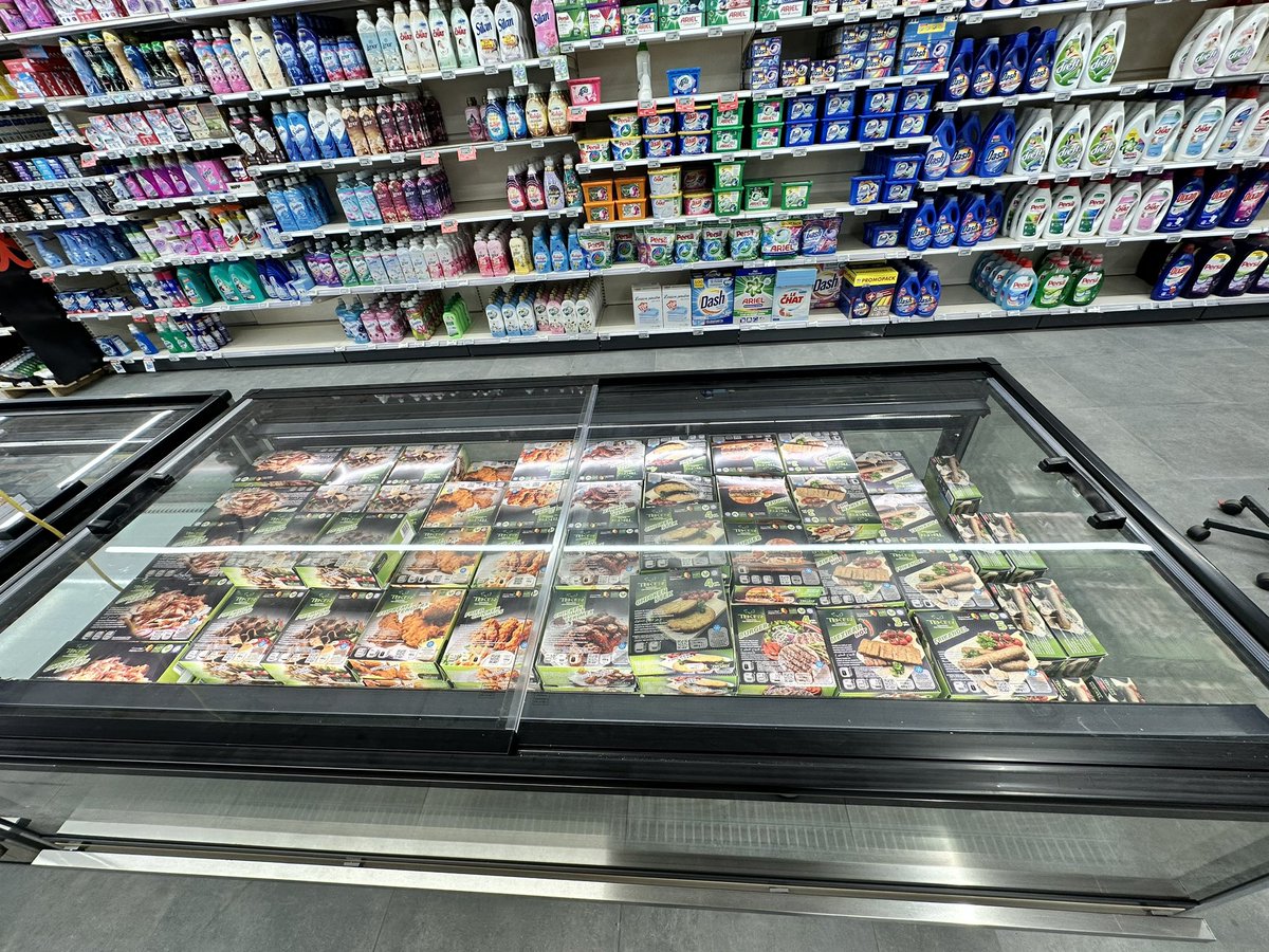 ChickenTeker's tweet photo. Maintenant disponible chez Intermarché Fontaine L'Evêque🥳

@intermarche 
Visitez le reyon surgelé pour les délicieux produits de poulet Teker Chicken. 🐓

Parfait pour combiner avec des frites et des légumes et tous les amis.🤤

#teker
#chicken
#tekerchicken
#teker_chicken
#tekershop
#retail
#intermarche 
#fontaineleveque 
#supermarket
#market
#horeca
#snack
#halal
#madeinbelgium
#belgium
#lifestyle
#community