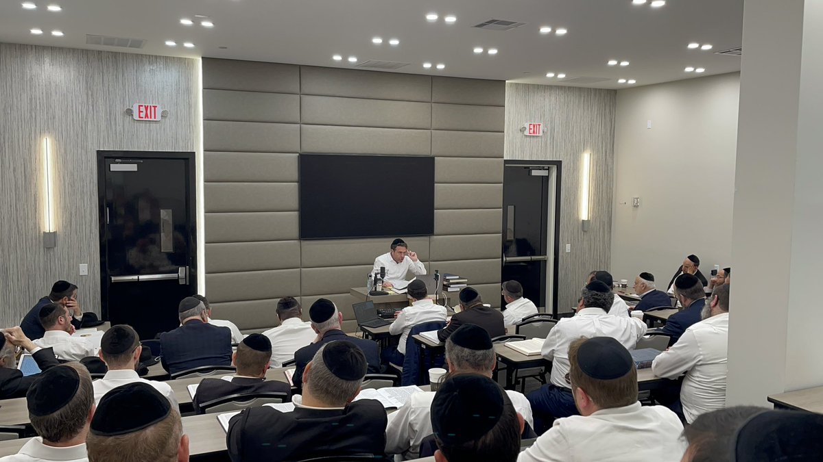DafYomiLkwd's tweet photo. Video: Happening now at Torah Links #Reidbite #DafYomi by Sruly Bornstein @LakewoodScoop Get the “Lakewood Daf Yomi” app (@Apple & @GooglePlay) for the exclusive for ‘related reid bites’ & ‘Surprise me’ feature. https://t.co/ZsZiBEDwA8