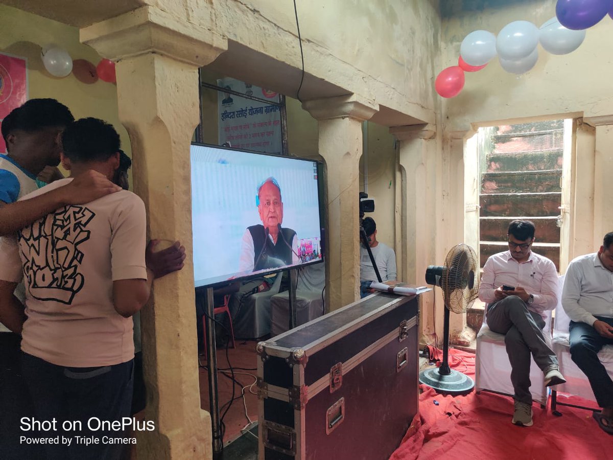 BSNL_RJ's tweet photo. Inauguration of Indira Rasoi at Tasimo #Dholpur by hon'ble CM #Rajasthan through VC. P2P circuit, for this VC, was provided by team #BSNL #Dholpur (Raj). https://t.co/xQiPPLhrGU