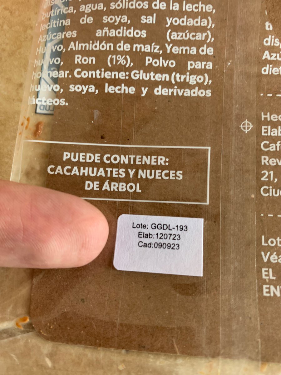 Epenat's tweet photo. @StarbucksMex mandan productos caducados, busco ayuda en su línea y no hacen caso. En la sucursal no contestan. @Profeco https://t.co/5trlJsOoFq