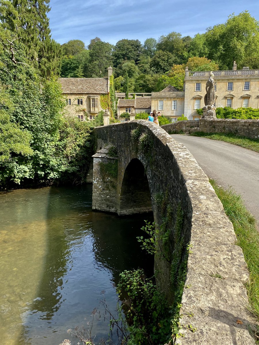 serendipity1952's tweet photo. Iford Manor, near Bradford on Avon, the Italianate gardens laid out by Harold Peto 1898-1933. Owned by the Cartwright-Hignett family and open to visitors. This is always a stunning day out, even more enjoyable now with the opening of the new cafe and restaurant.  @IfordManor https://t.co/pNf8z2z6HR
