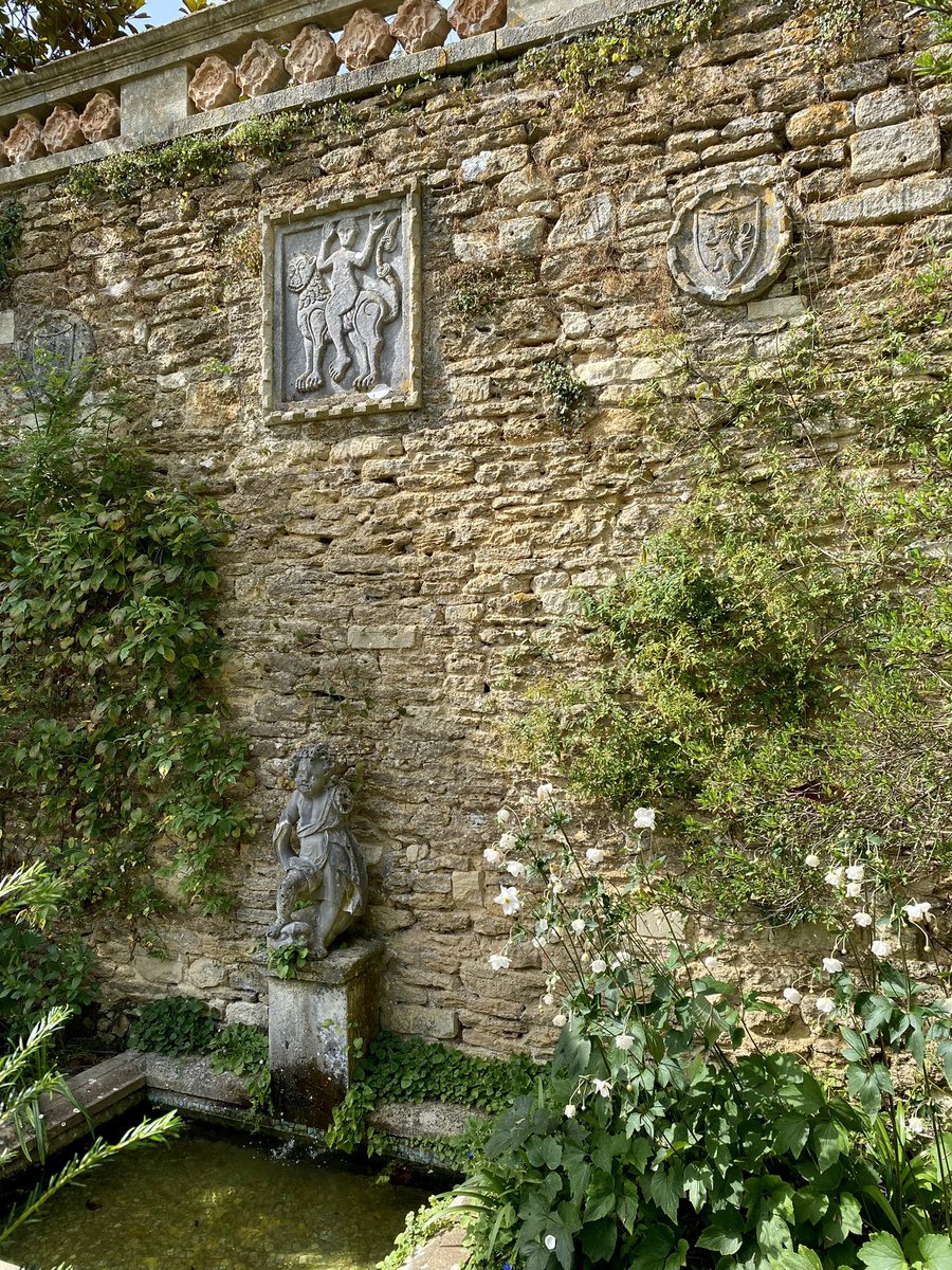 serendipity1952's tweet photo. Iford Manor, near Bradford on Avon, the Italianate gardens laid out by Harold Peto 1898-1933. Owned by the Cartwright-Hignett family and open to visitors. This is always a stunning day out, even more enjoyable now with the opening of the new cafe and restaurant.  @IfordManor https://t.co/pNf8z2z6HR