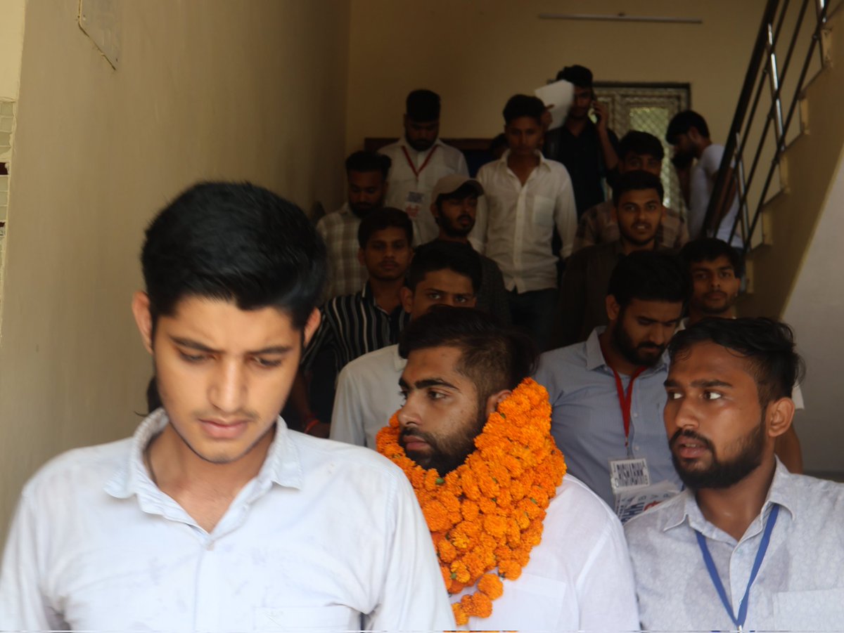 RishabhDUSU's tweet photo. मोतीलाल नेहरू कॉलेज में PreCampaign के दौरान जो उत्साह छात्रों में ABVP के प्रति दिखा उससे निश्चित है कि जीत हमारी ही होगी!
@DUSUofficial
@UnivofDelhi
@ABVPVoice
@ABVPDelhi
#SupportABVP #SupportRishabhChoudhary
#JoinABVP #JoinRishabhChoudhary https://t.co/AOvBoydiLW