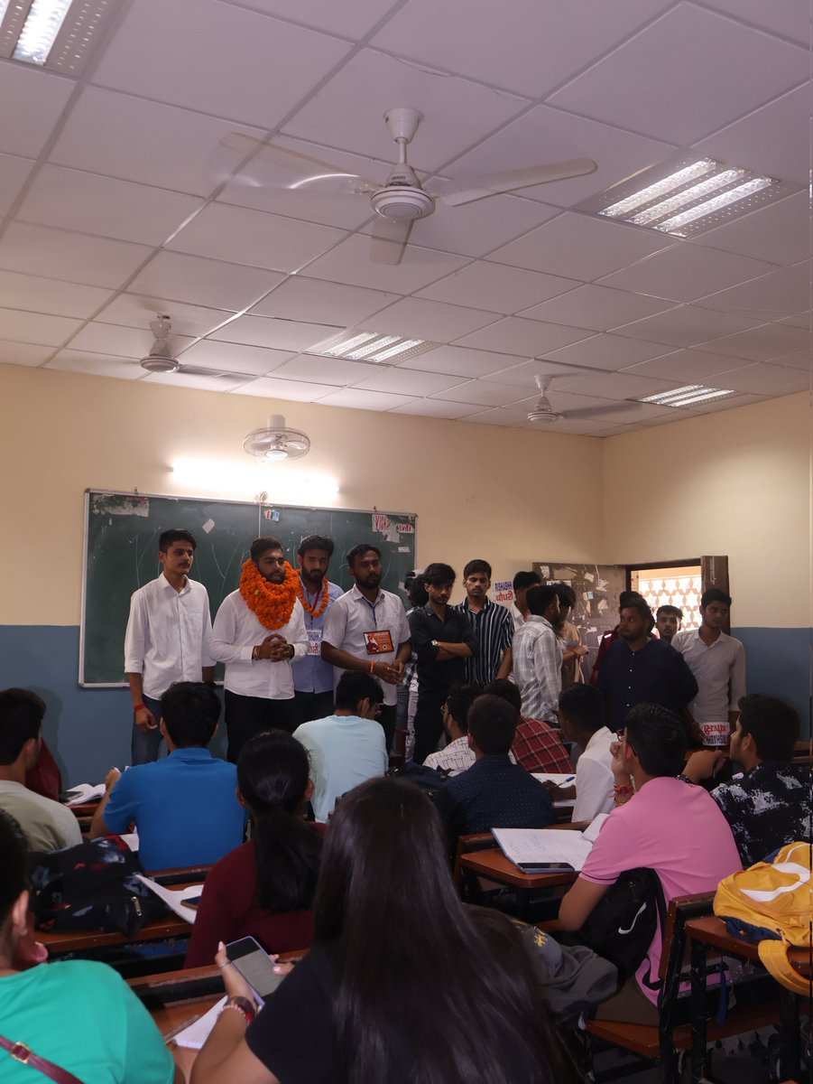 RishabhDUSU's tweet photo. मोतीलाल नेहरू कॉलेज में PreCampaign के दौरान जो उत्साह छात्रों में ABVP के प्रति दिखा उससे निश्चित है कि जीत हमारी ही होगी!
@DUSUofficial
@UnivofDelhi
@ABVPVoice
@ABVPDelhi
#SupportABVP #SupportRishabhChoudhary
#JoinABVP #JoinRishabhChoudhary https://t.co/AOvBoydiLW