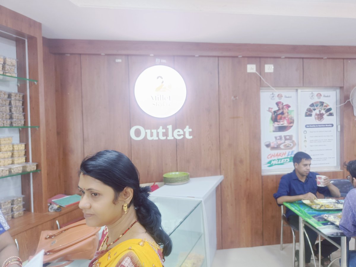 dps_ms's tweet photo. Empowered women, collective hands,mission shakti, Govt of Odisha, clean homemade food served to us, thanks GoO for this initiative, @missionsha2997 @CMO_Odisha, https://t.co/GPWBQxH8QM