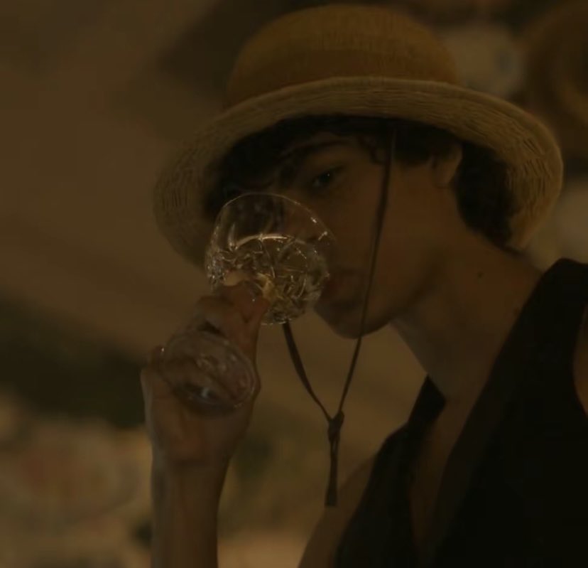 zolu_luzo's tweet photo. 🥂 https://t.co/X4k6KM9Bhn