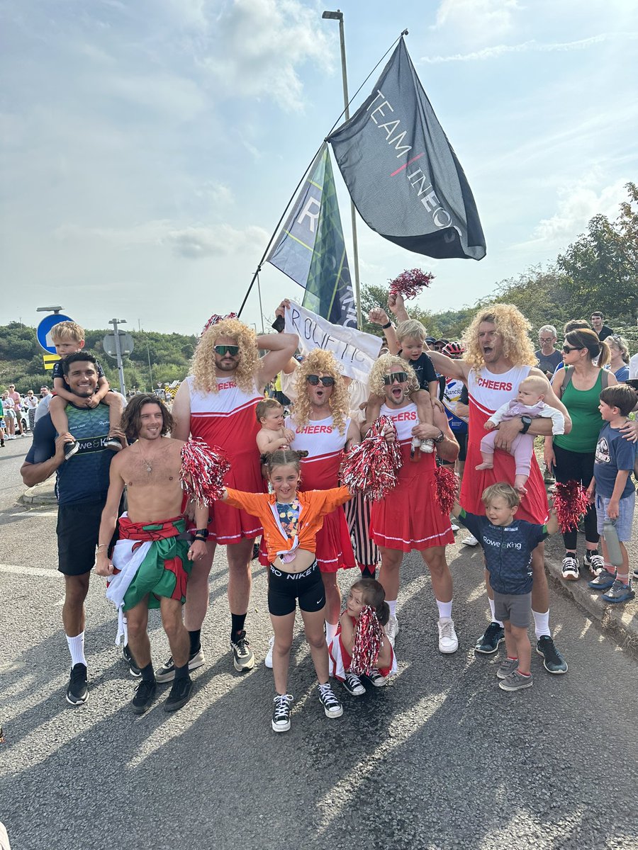 Cheerleaders for @LukeRowe1990 at the final stage of @TourofBritain 🥳 #tourofbritain