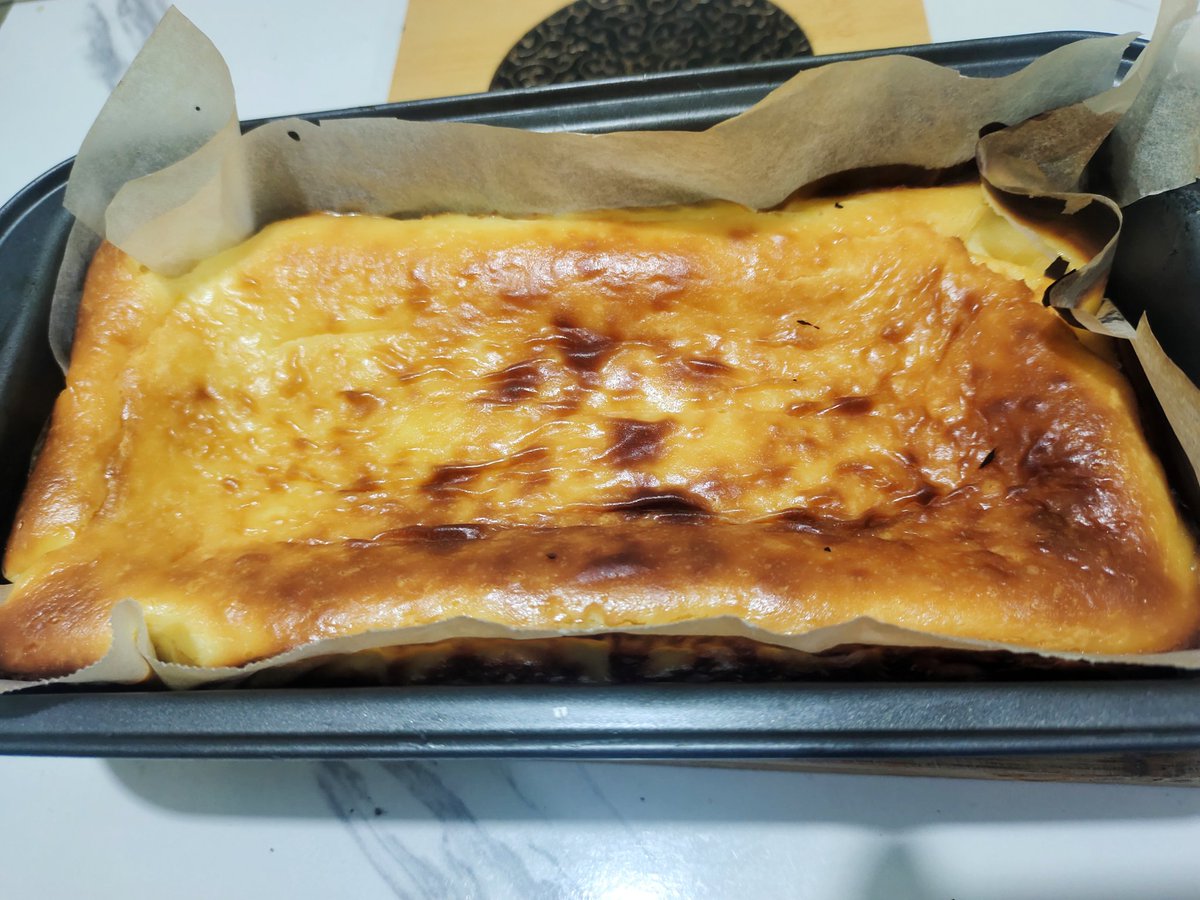 LaceLavone's tweet photo. Baked a Basque burnt cheesecake https://t.co/OExmRshvuf