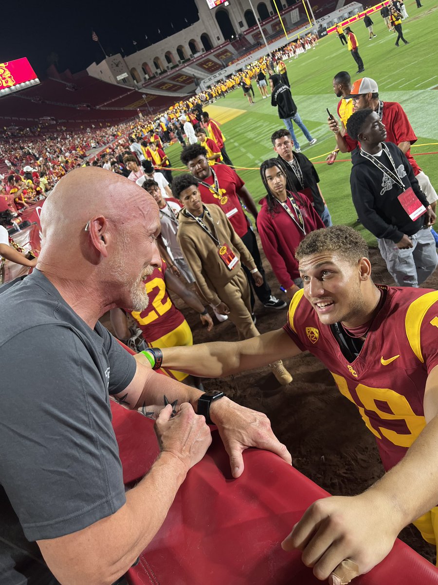 PinnaclePioneer's tweet photo. Coach Zupke was able to attend the USC vs Stanford game last night where five 🖐️ Pioneers play football for the Trojans and Cardinal respectively. 

Anthony Franklin 🌲 
Dorian Singer ✌️
Duce Robinson ✌️
Elijah Paige ✌️
Myles Libman 🌲 

#Pinnacle #Family https://t.co/KZfMuPk9cz