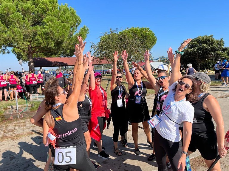 BoatMvs's tweet photo. Muy orgullosas de nuestro equipo que ha conseguido el cuarto puesto en 2000 metros BCS en el campeonato europeo de Ravenna. ¡sois las mejores! #dragonboatbcs #dragonboatacs #ecccravenna2023 #edbf https://t.co/hE0y6mOwJ8