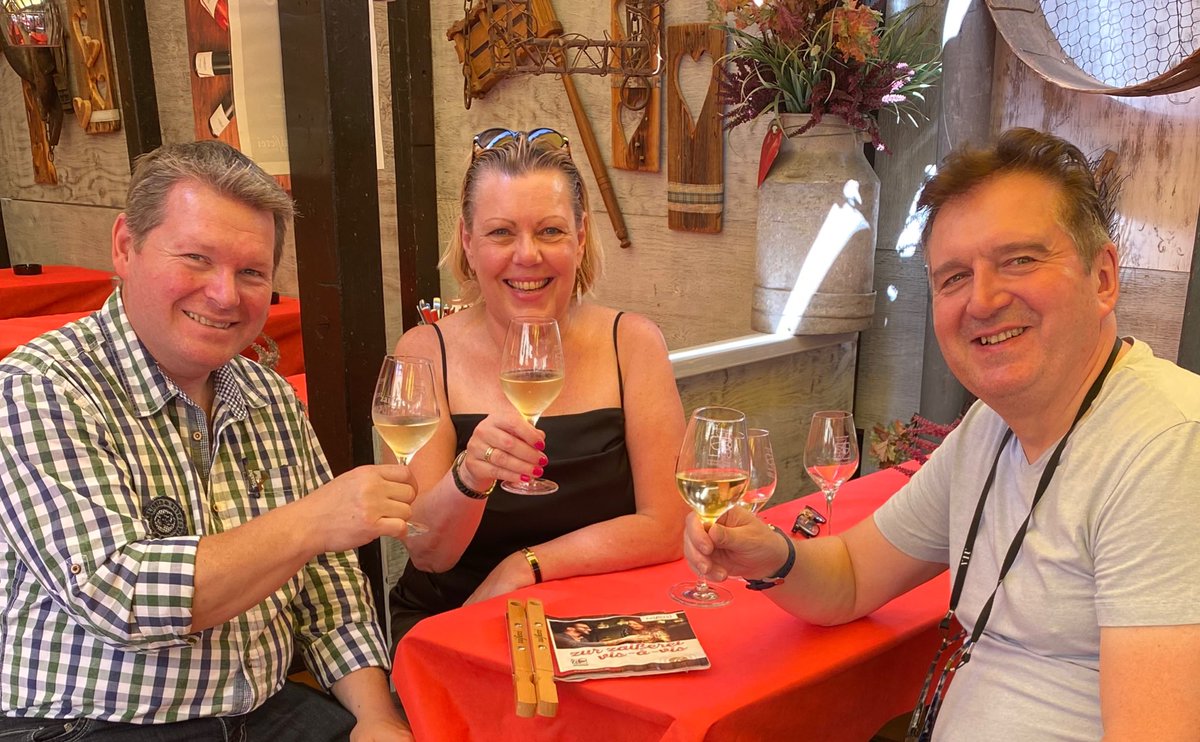 RalfAlten's tweet photo. Stuttgarter Weindorf 🍷2023 - Abschuss mit Andreas Zaiß - Zaißerei Stuttgart Münster #stuttgart #stuttgarterweindorf #zaißerei #stuttgartinsideapp https://t.co/pTsKo0Ck9P
