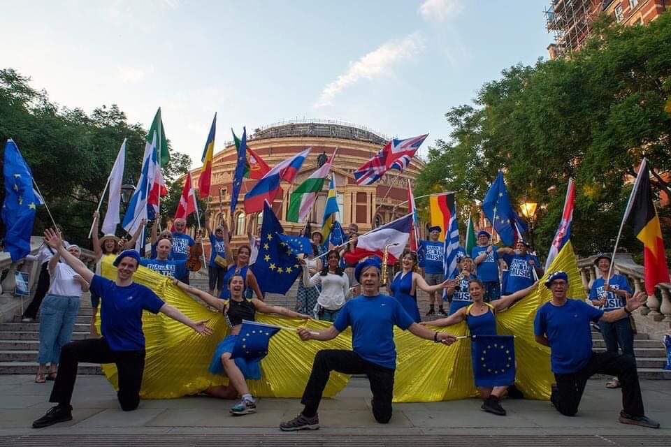 csibike1's tweet photo. @AlexTaylorNews Never be slaves to disaster capitalist billionaires who conned 51% of voters 7yrs ago to vote for #BrexitCarnage Now over 62% hate it. We need major changes but WILL #RejoinEU as the young won’t be conned. #QuestionOfTime only. Within 5yrs I hope. I want to see it in my lifetime https://t.co/kzGb1QmwlT