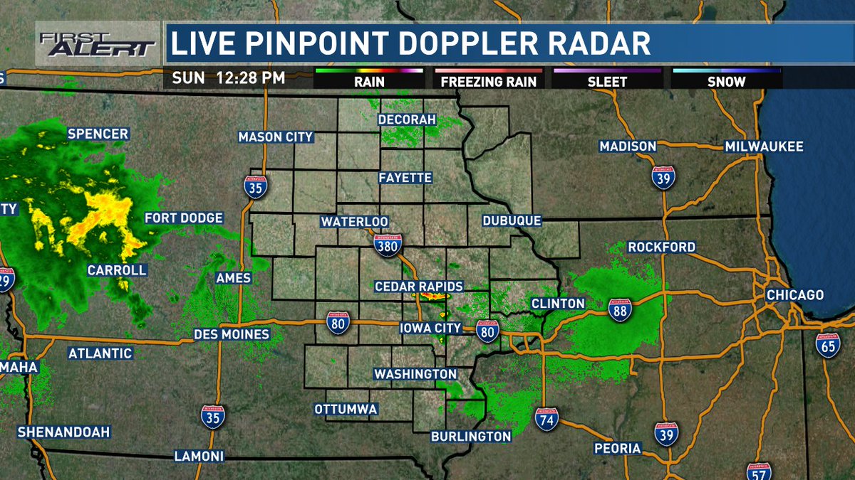 KCRG_FirstAlert's tweet photo. Radar Update: Light showers and storms are moving through Linn and Johnson Counties this afternoon. However, more widespread rain is expected overnight. - Hannah https://t.co/eLB63YMnPL