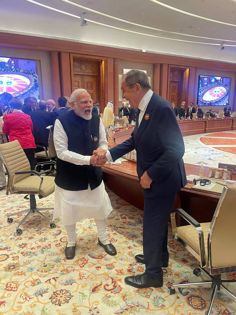 PM Modi with FM Lavrov representing Putin. 
Whoever believes that India will deteriorate its relations with Russia because of America‘s growing interest in India due to the competition with China, doesn‘t really grasp Indian geopolitics. #G20Bharat #G20BharatSummit #G20India2023