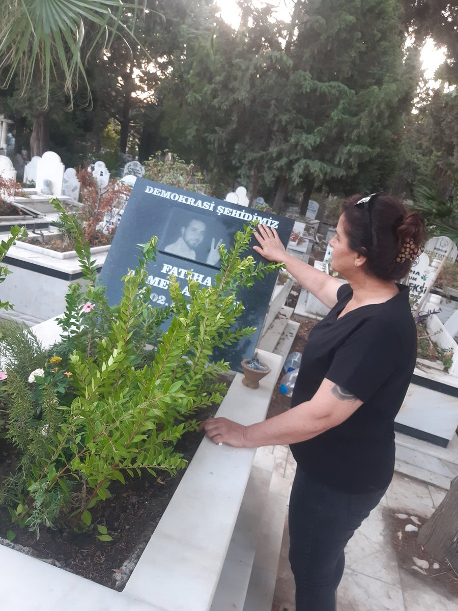 Saçlarına yıldız düşmüş koparma anne, Ağlama <a href="/AtakanEmsal/">Emsal Atakan</a>

#AhmetAtakan #Geziparkı