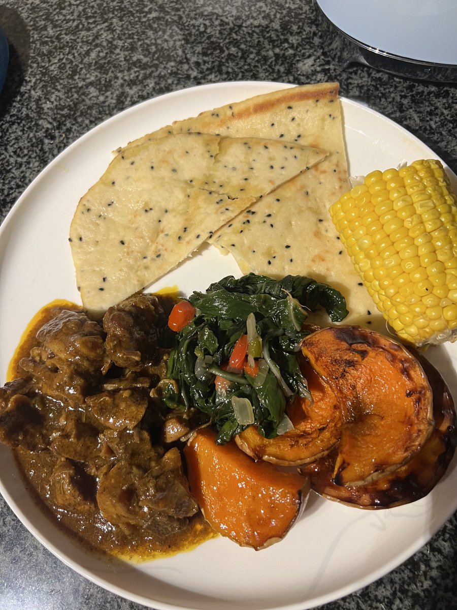 pthlela's tweet image. Nywe Nywe Nywe …Sundays are for ….🫣🤪❤️😂

…whatever makes your heart ❤️ sing 🎶…and for me food is one of those things 🥰😋😋 #SundayKos #SeveralColours #FoodIsALoveLanguage 

Today’s meal 🥰 😋#Lamb #naanbread #Spinach #Butternut #SweetCorn   #LiveAndLetLive #HappySunday