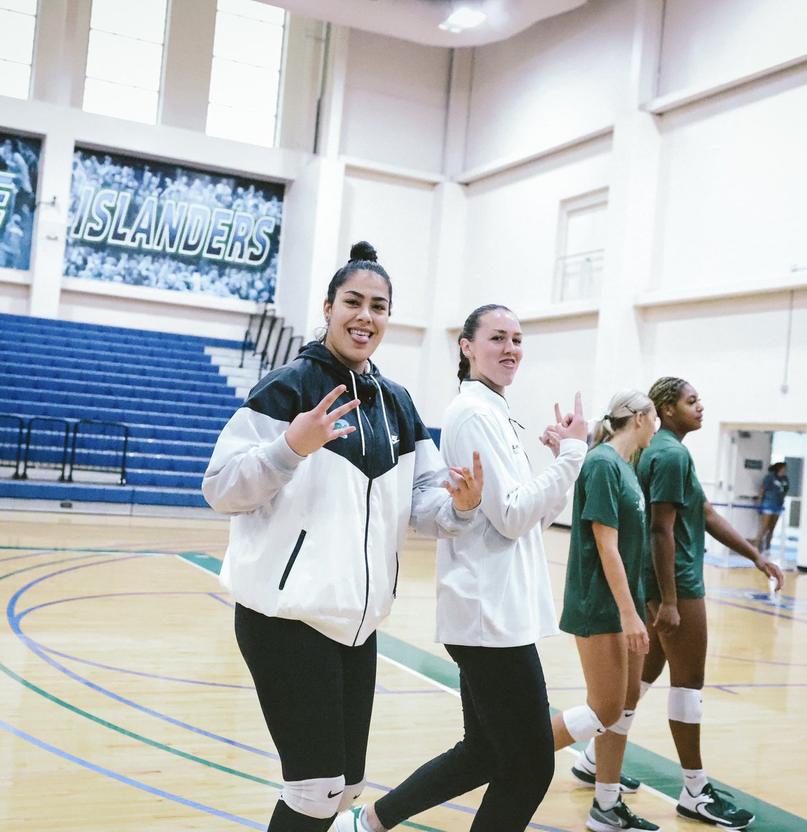 GreenWaveVB's tweet photo. Pregame vibes are high ⬆️🌊

#RollWave🌊|#GrowWave https://t.co/mYfmA6Vzjk