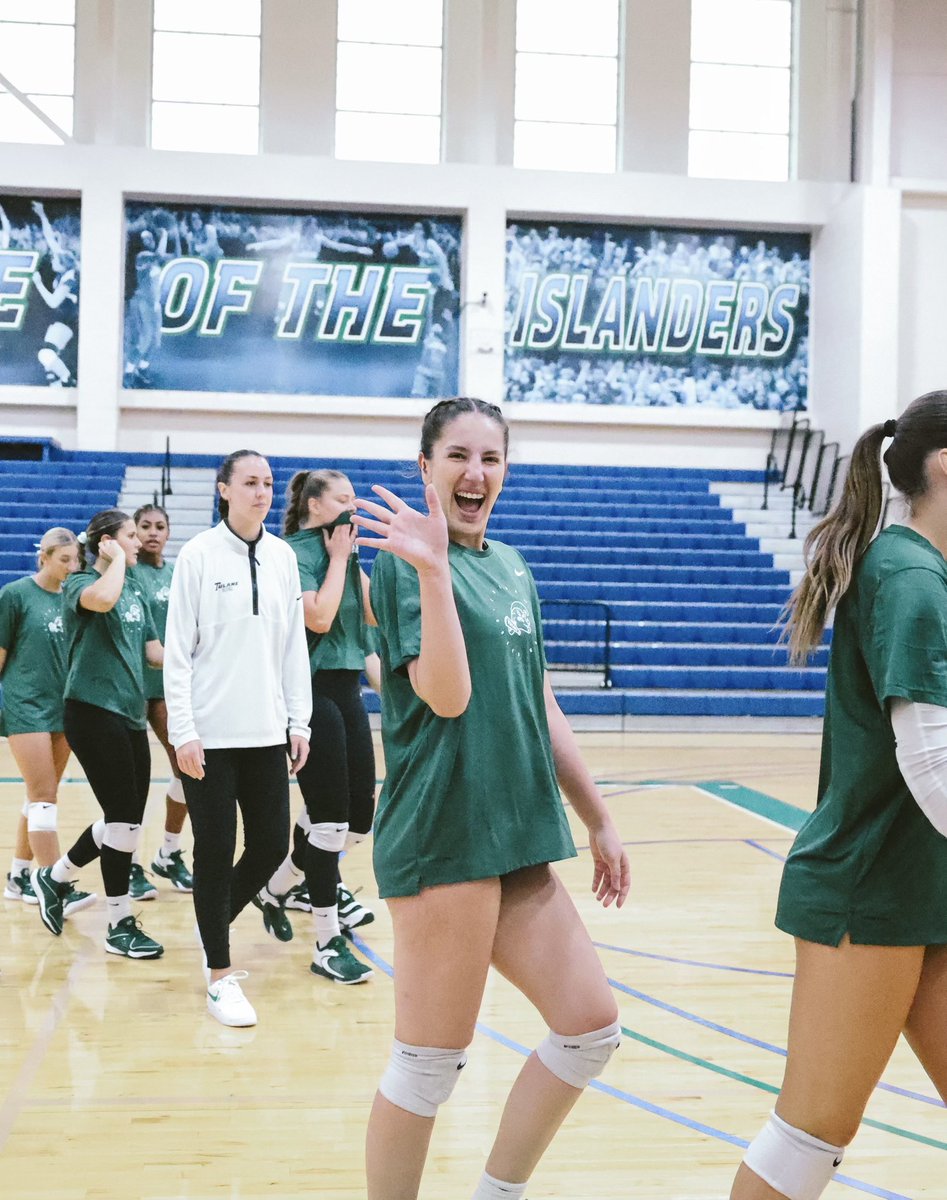 GreenWaveVB's tweet photo. Pregame vibes are high ⬆️🌊

#RollWave🌊|#GrowWave https://t.co/mYfmA6Vzjk