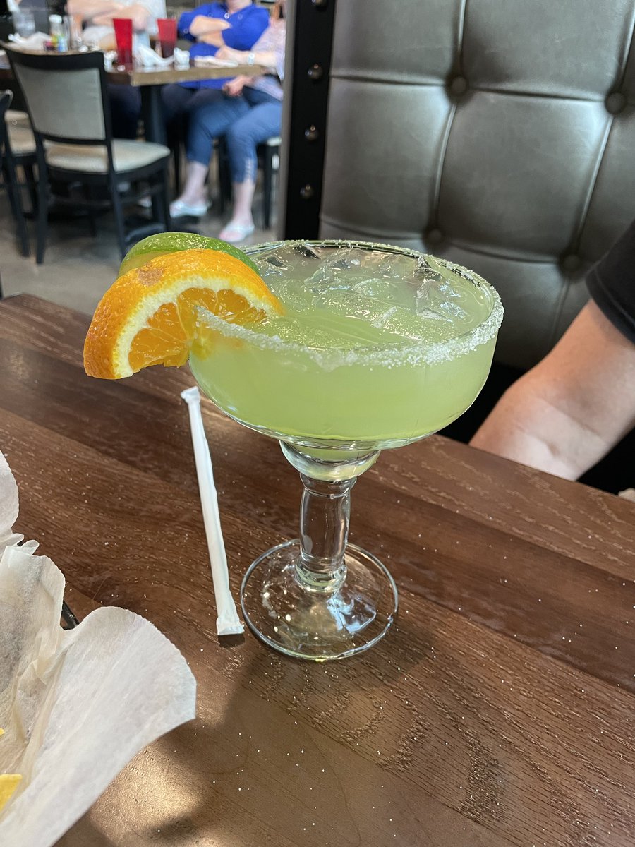 We just moved into our new apartment in Kentucky! And we discovered a cute little Mexican restaurant right around the corner. We can walk there! Woohoo! Let the fun times begin! #SundayYellow