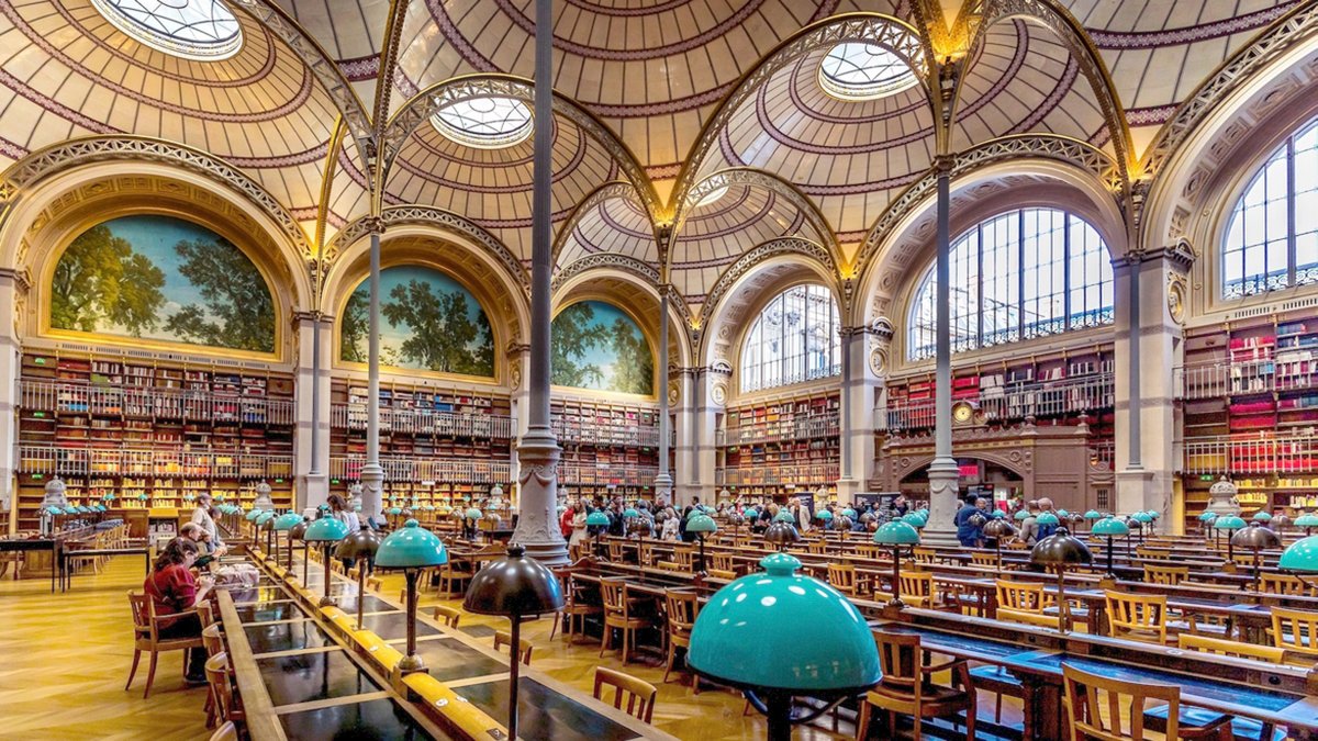 La #bibliothèque de l'Institut National d'Histoire de l'Art (#INHA) est située à Paris, en lieu et place de l’ancienne bibliothèque nationale Richelieu. Son catalogue contient 160 000 #livres, en libre accès, dans une salle de #lecture conçue par Labrouste et entièrement rénovée.