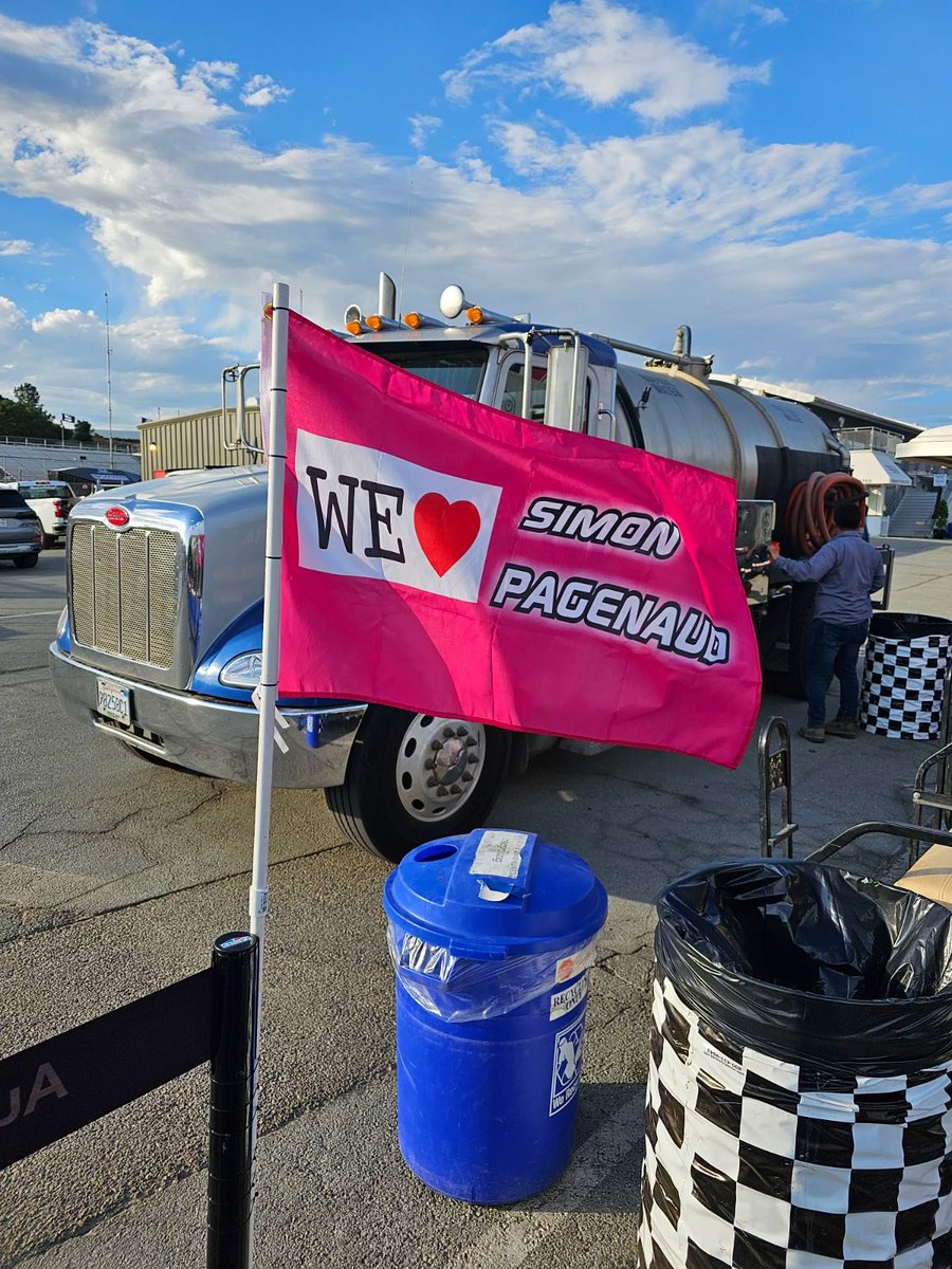 It’s nice to feel the love from Laguna Seca. I have been getting photos of these flags around the race track. Really appreciate the support and the love! Je reçois des photos de Laguna Seca de ces superbes drapeaux, quel plaisir de voir le soutien et l’amour de mes supporters.