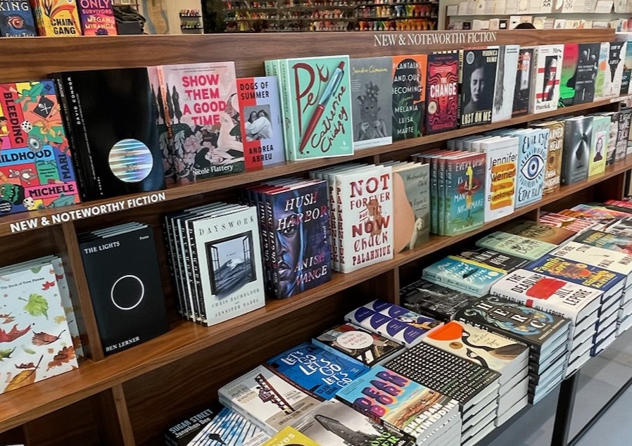 anisevance's tweet image. @mcnallyjackson Thank you for featuring #HushHarbor on your shelves! Got the chills when a friend sent me the pic below...
