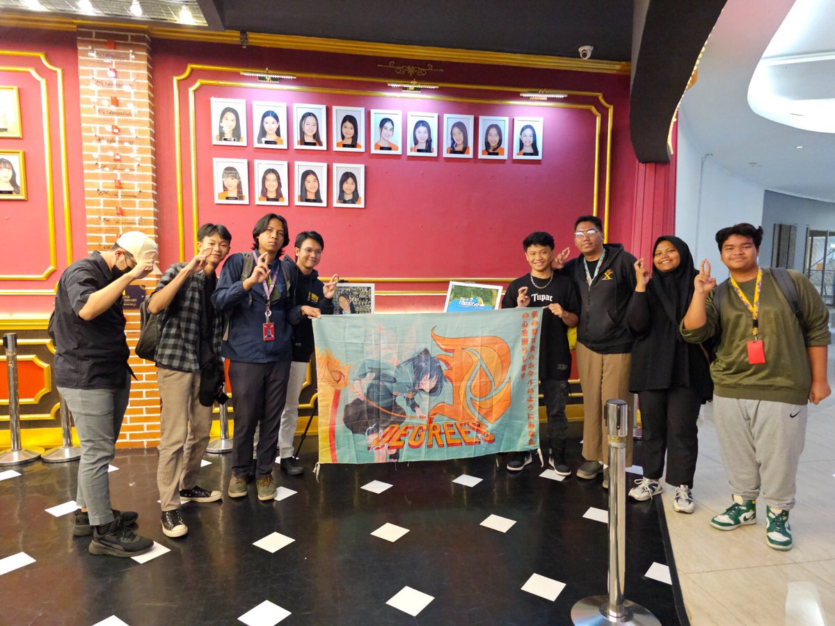 Degrees_OFC's tweet photo. Sore tadi kami berkesempatan menghadiri ulatah tahun adik @AA_AlyaJKT48 !
Saking semangatnya memeriahkan hari ini kami sampai lupa proejectnya malah ketutupan,tapi intinya oke punya krn kami melihat dengan mata kepala kami sendiri.
#RideToRainbow
#AlyaSweet17
@Alamanda_INA https://t.co/Z1uHwhZTfn
