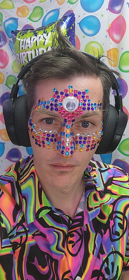 MatrixOvershock's tweet photo. WHAT A SKINATHON! 212 sp total! thats 212 gems glued to my face!! LOOK AT ALL THAT SHINY SUPPORT! Yall have made me warm in the heart! And this is just the tip of the iceberg! What the heck was that massive LEGO haul!? YALL ARE AMAZING! #goodvibes #feelingshiny https://t.co/cYs9fmF2Nv