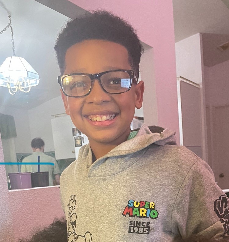 SeattlePD's tweet photo. MISSING: Adyn, 11 y/o, BM  4’0, 70lbs, brown hair &amp; brown eyes. Left his home in the Broadview neighborhood overnight and is familiar with public transit. Wearing glasses, possibly wearing black backpack, dark blue suede shoes, unknown further. Please call 911 if seen. https://t.co/NywjMA2YWB