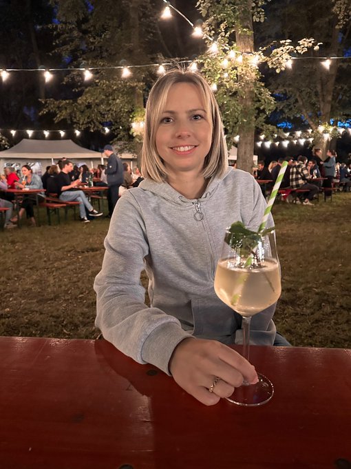 🥂🌃 Ich liebe es im Sommer Abends drau&szlig;en zu sitzen mit Lichtern. 😍 Den L&ouml;wen habe ich &uuml;brigens beim Dosenwerfen<a href="/tag/dj"class="tags"><span>#dj</span></a><a href="/tag/music"class="tags"><span>#music</span></a><a href="/tag/summer"class="tags"><span>#summer</span></a><a href="/tag/hot"class="tags"><span>#hot</span></a><a href="/tag/weekend"class="tags"><span>#weekend</span></a><a href="/tag/summernights"class="tags"><span>#summernights</span></a>