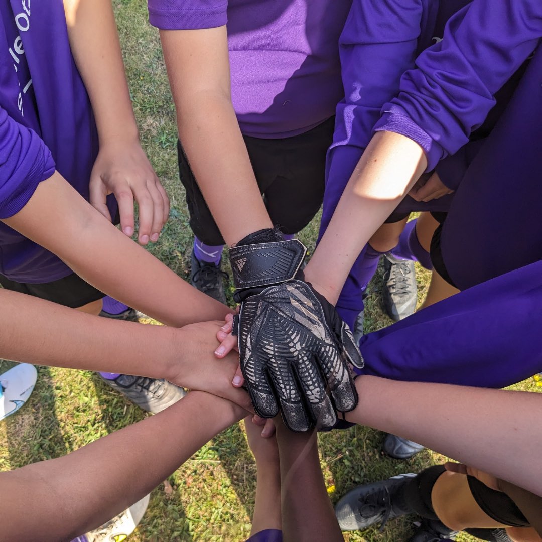 HuntsGirlsFC's tweet photo. On a sweltering Saturday the U12's kicked off the new season in a fantastic game v's Royston playing some awesome football. ⚽

Lots of water was taken onboard but despite the heat, the girls shone over the 60 minutes.👏 🤩 https://t.co/IDJvM9BeFv