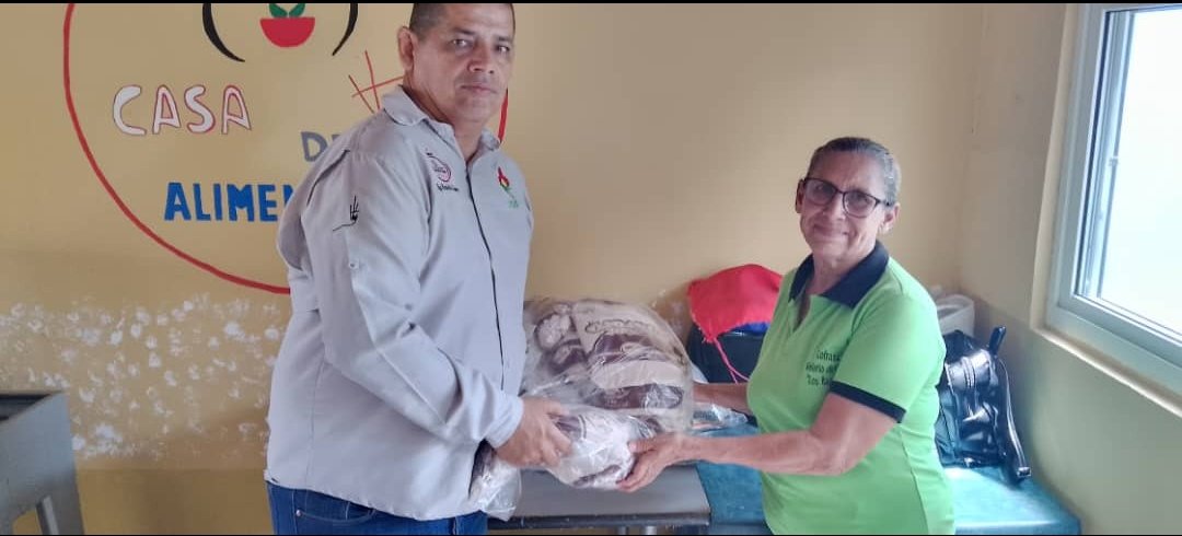 marilyndilucave's tweet photo. La Planta Gigante Chávez, @plantanutrivida nos acompañó Ilevando alegría, amor y nutrición con sus productos: #Nutrichicha y #Fororo. 👏👏👏

#UniónChinaYVenezuela https://t.co/X8EpGErtGy