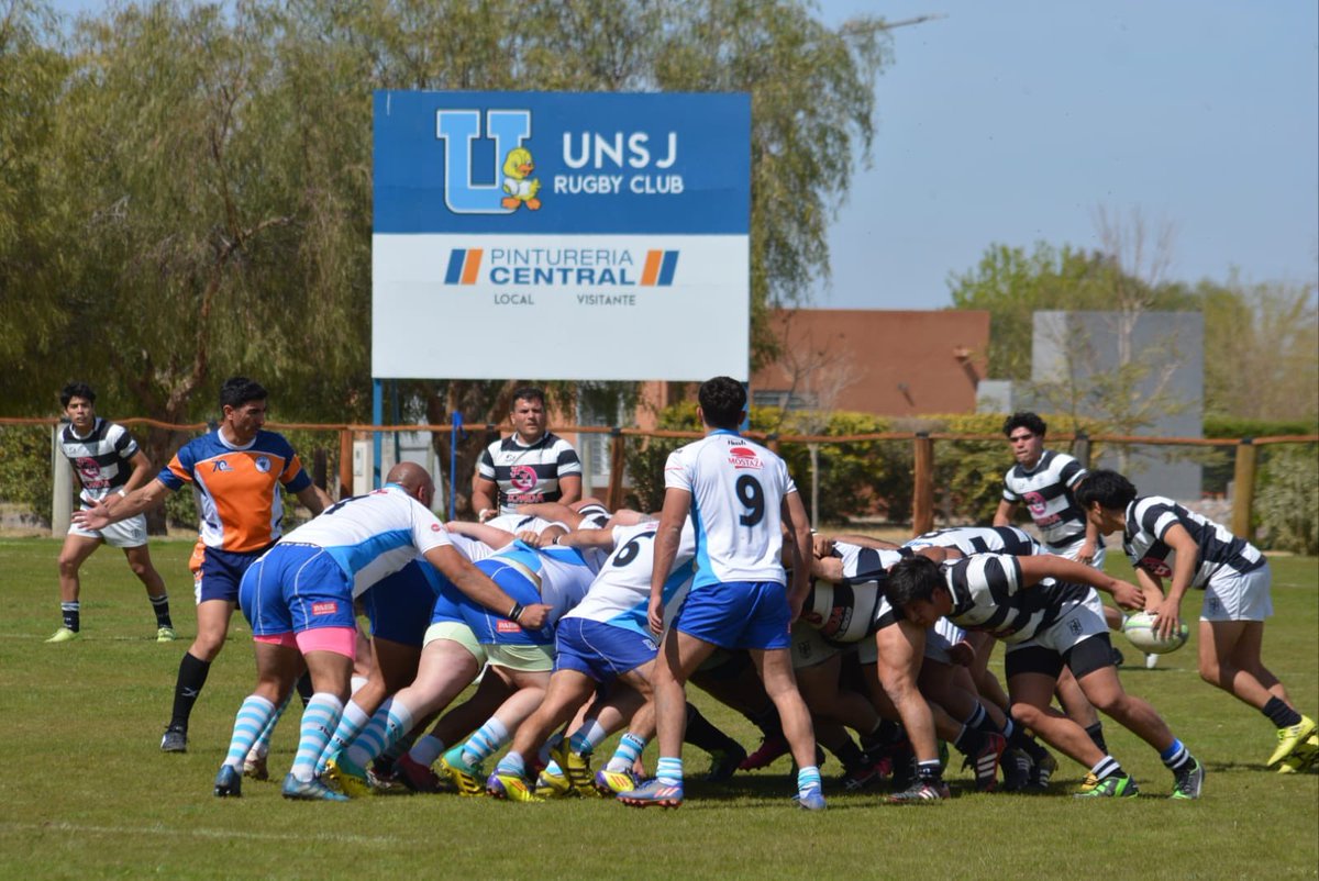 SCAlfiles's tweet photo. 🐘 ¡GANÓ LA PRIMERA!

Nuevo triunfo de nuestro Plantel Superior en el Torneo Local, esta vez como visitante frente a Universidad por 51-17.

#VamosAlfiles 🖤🤍🖤

📸 Germán Rosales https://t.co/C7sA60saUC
