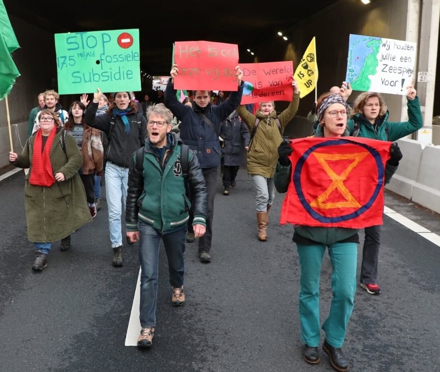 Mirjam152's tweet photo. Dat dit soort mensen gewoon seks hebben hm. Dat vind ik op de één of andere manier altijd zo'n heftige gedachte. https://t.co/l7FGt8G8gq