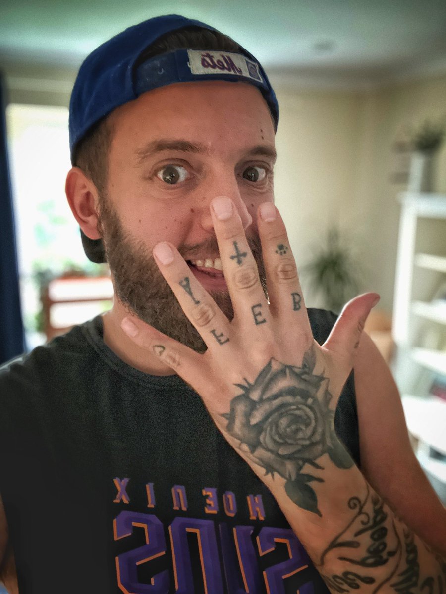 🤯 5000 follower giveaway 🤯

I’ve gone from 2k to 5k in a matter of months!

The winner will win of one of these shirts of their choice 😍
To enter, simple  do the following:
1.RT
2.Tag 3 friends 
3.Make sure you are following me

Winner announced next Sunday @ 19:00.

A lot of