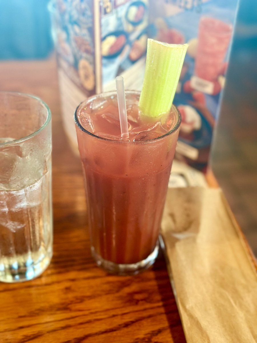 mikehunnidproof's tweet photo. about to show this cracker barrel the dark side of alcoholism https://t.co/gajZWgxGjF