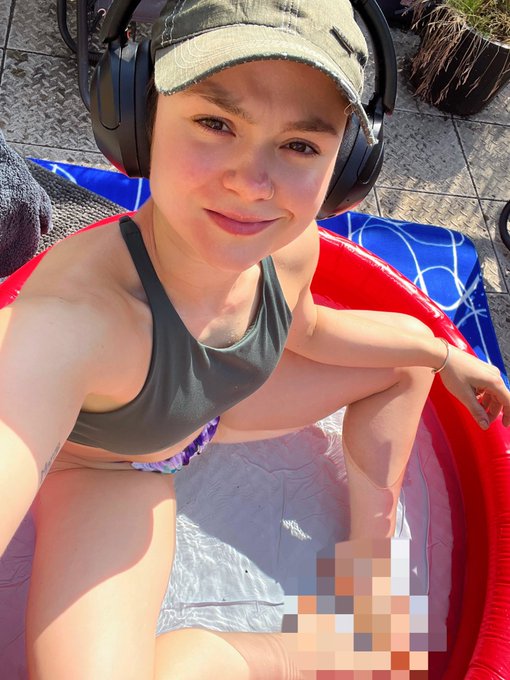 Did I buy a &pound;5 children&rsquo;s paddling pool and sit in it for four hours today? No, I am an ADULT who can<a href="/tag/london"class="tags"><span>#london</span></a><a href="/tag/hot"class="tags"><span>#hot</span></a><a href="/tag/hotactress"class="tags"><span>#hotactress</span></a><a href="/tag/londonheatwave"class="tags"><span>#londonheatwave</span></a><a href="/tag/hotgirlsummer"class="tags"><span>#hotgirlsummer</span></a>