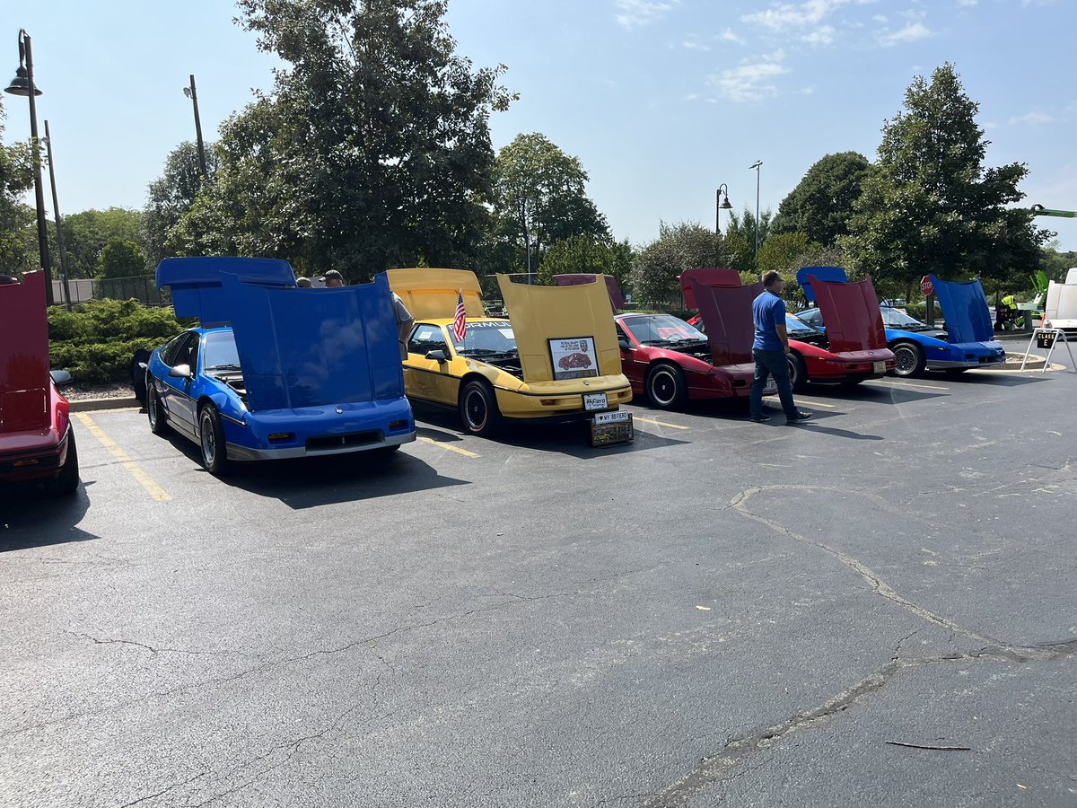 FanaticsFiero's tweet photo. Just a beautiful day in St. Charles, Illinois
#Fierorama2023
#FieroFanatics
#Fiero #Pontiac https://t.co/zr019Sd4E0