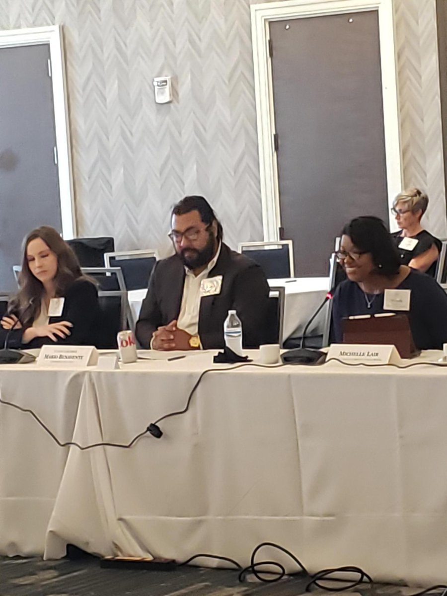Hunt_Institute's tweet photo. Our first session features @michellelairnc with @NCCommColleges and Veronica Tapia with @UNCWilmington @AdvisingCorps and is moderated by @JohnDDenning. This session focuses on partnerships to support the High School to Postsecondary Transition. #HSPFellows
#HSPF https://t.co/BmNducudgA