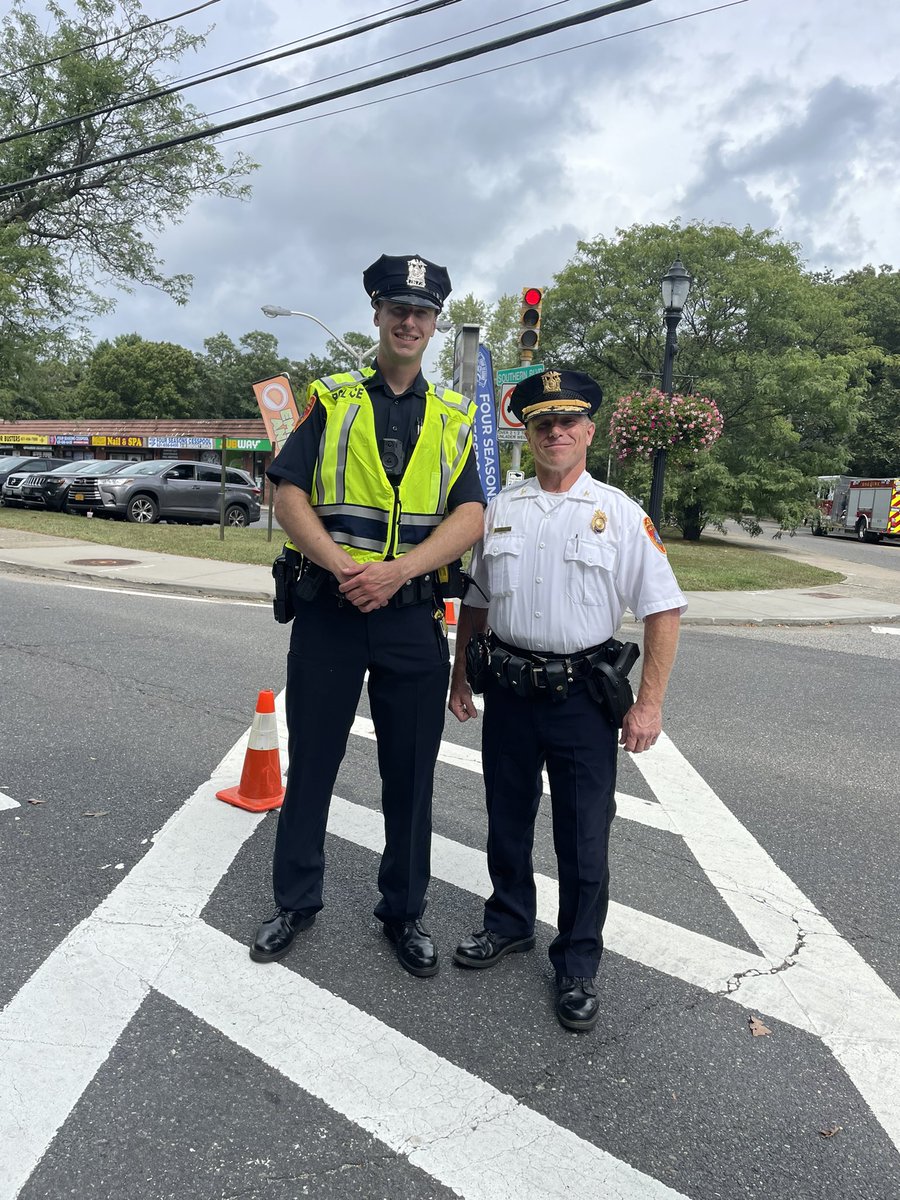 Thanks to our 4th Pct. Officers and Crossing guards for keeping traffic flowing and the day safe at the Nesconset Chamber of Commerce street festival 👍🏻