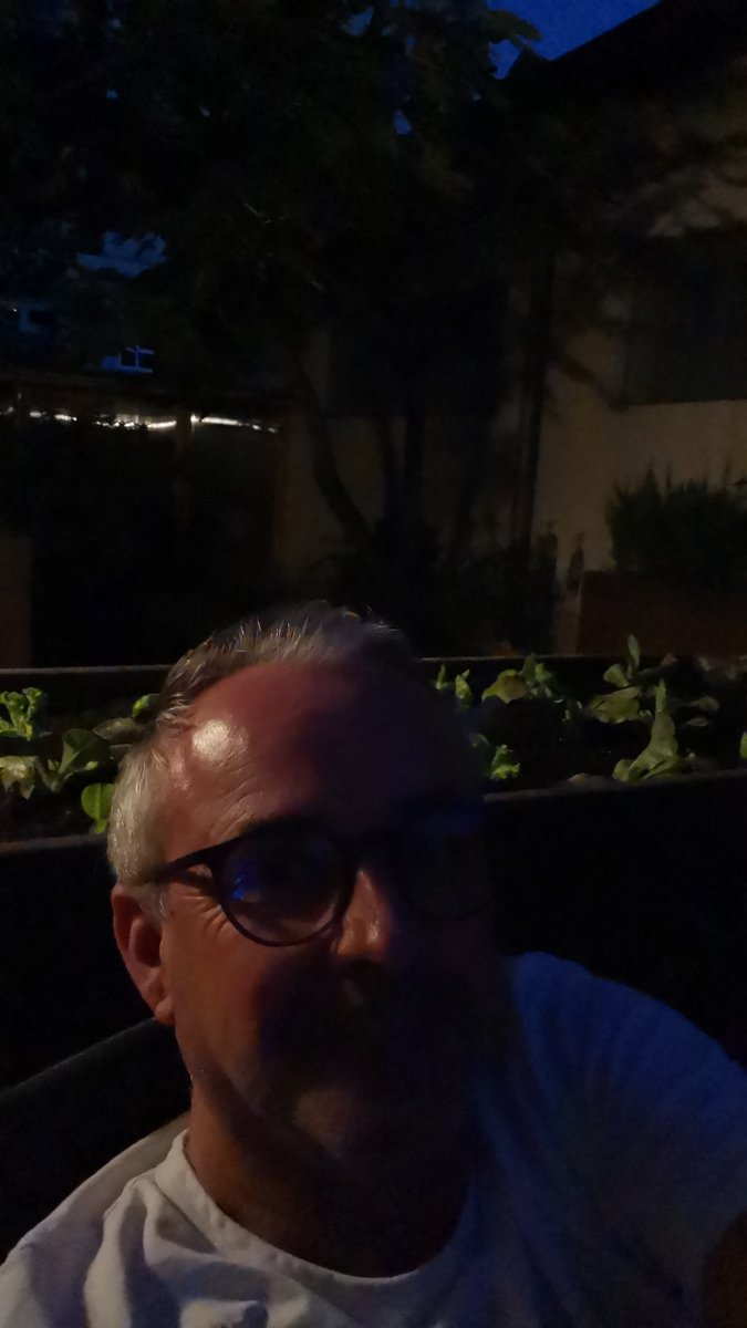 Ist irgendwie cool, 25 Grad / stockdunkel / und sooo ruhig.