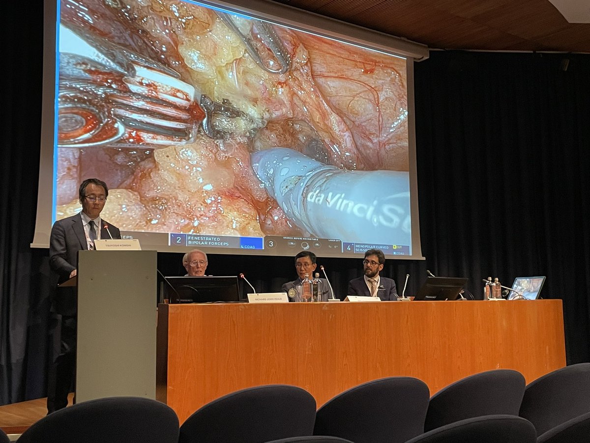 GiuliaTurri1's tweet photo. Great session with the masters of colorectal surgery in Verona #iasgo #iasgoverona https://t.co/VrfyAEgWD3