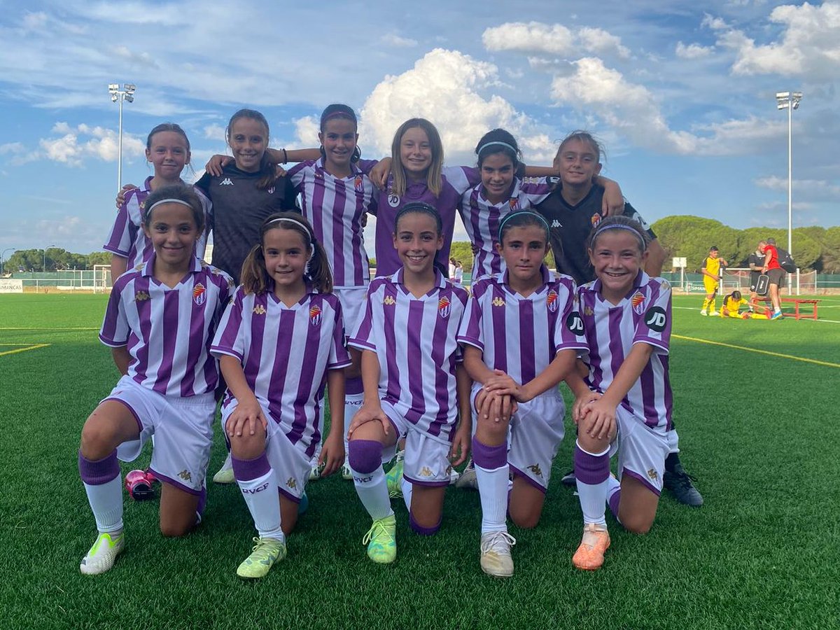 👏🏻💜 Las alevines del #RVFemenino también saltaron al verde este domingo.

En duelo amistoso frente a <a href="/cdquintanar/">CD Quintanar Palacio</a>, en Simancas, triunfo de las blanquivioletas (6-2) en una soleada tarde de fútbol.

⚽️ Cintia (2), Nadia (2), Val y Carla fueron las goleadoras

#pucela