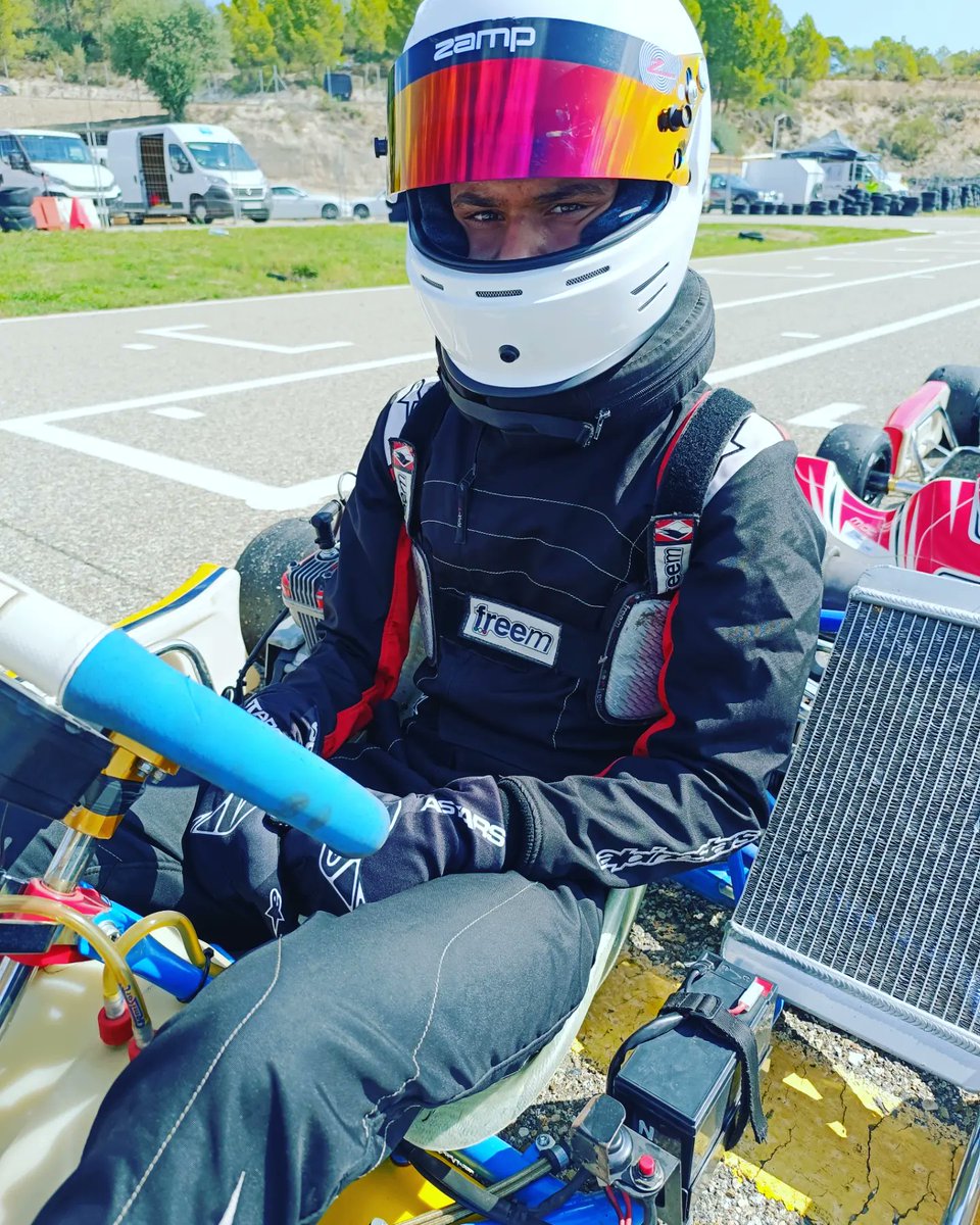 marcnoel2009's tweet photo. Fin de semana de carreras en Mora d'Ebre. Ha sido una buena carrera muy reñida y bien luchada. #kart #karting #mora #moradebre #18 #noel #racing #racingteam #racingdriver #noelracing #circuit #motor #motorsport #fa #piloto #speed #gasolina #gas #formula https://t.co/VEDXtq05W8