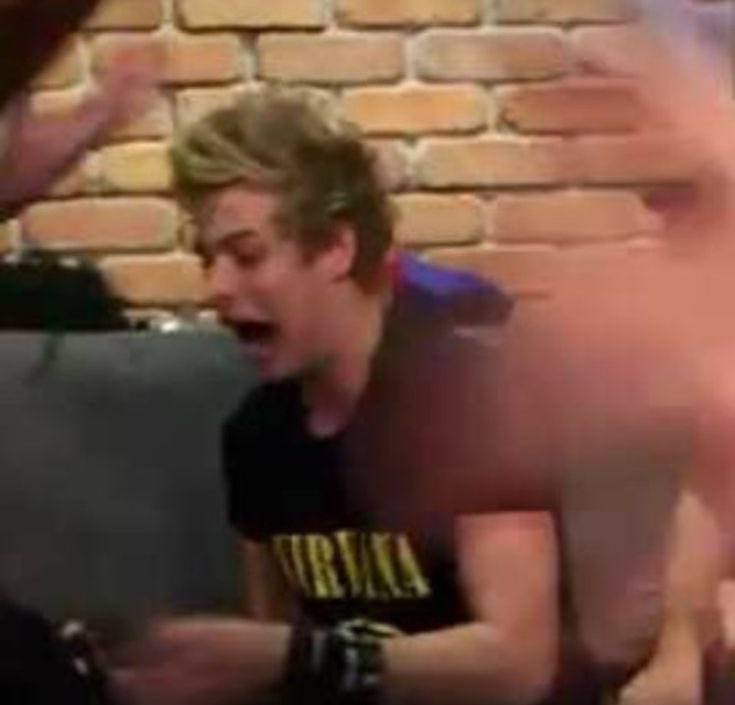 cowboycaylee's tweet photo. OFFICIALLY OWE STUBHUB MY LIFE @5SOS SEE YALL IN THE PIT #5sosirving #5sosdallas #The5SOSShow https://t.co/0bB3H3uXsN